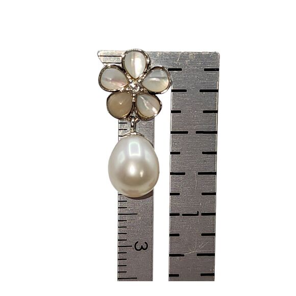 925 Sterling Silver‎ White Cultured Freshwater Pearl Stud Earrings Flower Shaped - Picture 2 of 2